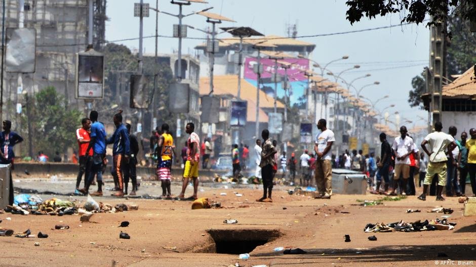 Manifestation du FNDC : la situation tendue entre manifestants et forces de l’ordre sur la route le Prince