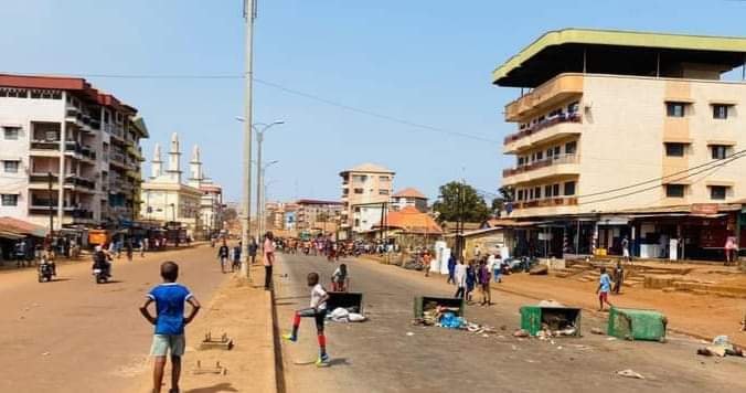 Conakry: plusieurs zones manifestent contre le courant électrique…