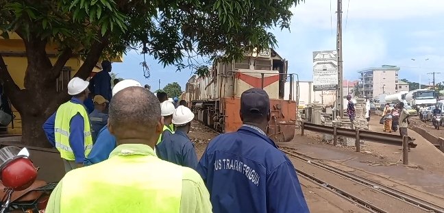 Urgent/transport ferroviaire: le train RUSAL bloqué par des travailleurs, à Conakry…