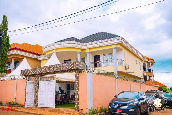 Conakry: le col. Doumbouya offre une villa à Safiatou Diallo, Orpheline…