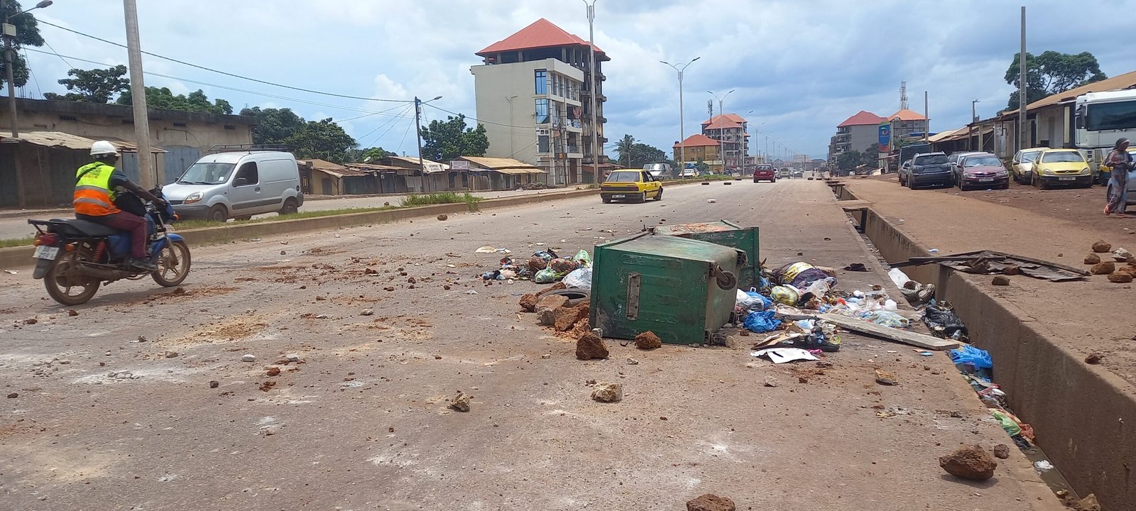 Conakry: plusieurs manifestations signalées et des policiers blessés.