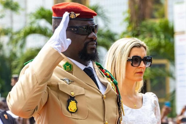 Guinée: le président Doumbouya a quitté le pays pour l’Arabie Saoudite.