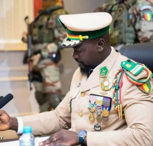Guinée: le chef de l’Etat dissout les conseils communaux du pays.
