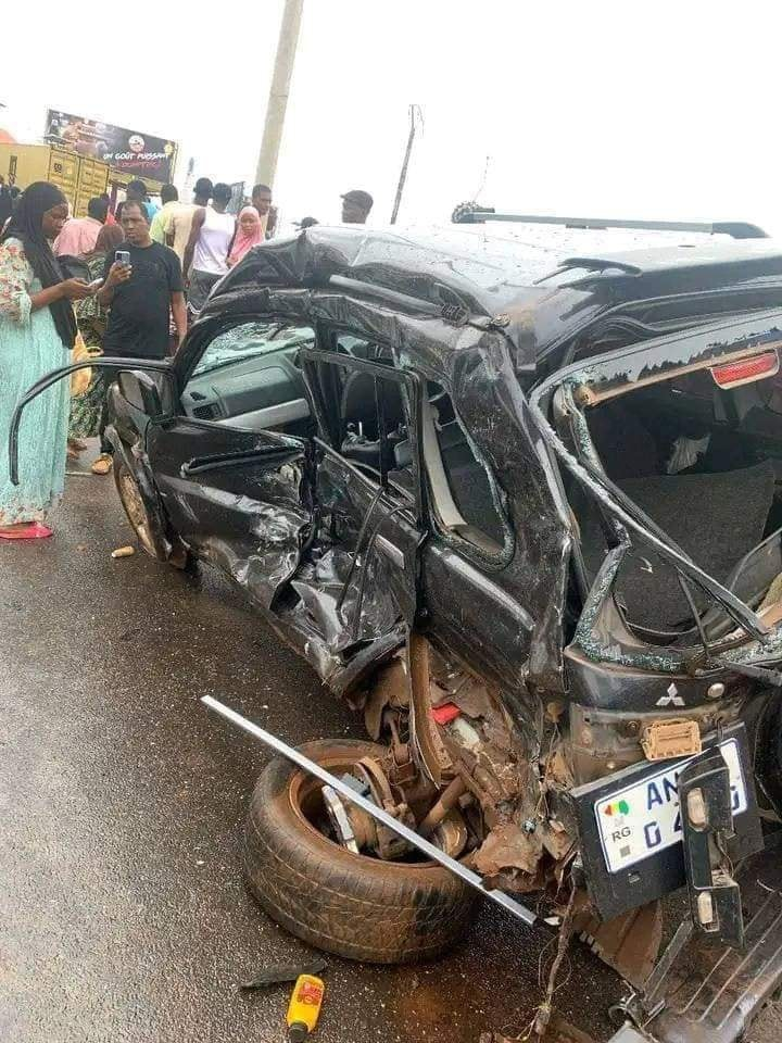 Accident à Hamdallaye (ratoma): pas de morts, 28bléssés dont 2 femmes enceinte et 9 véhicules endomagés.