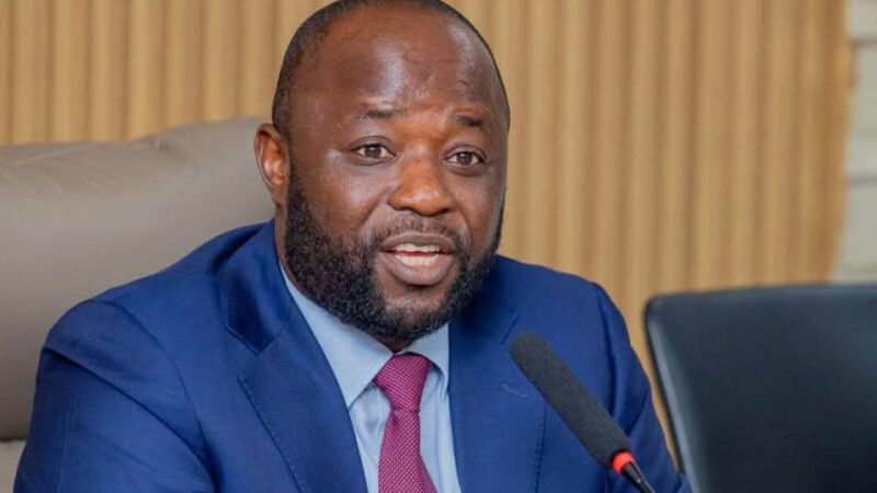 Administration publique: une décision de Faya François Bourouna « pour une meilleure anticipation des départs à la retraites »